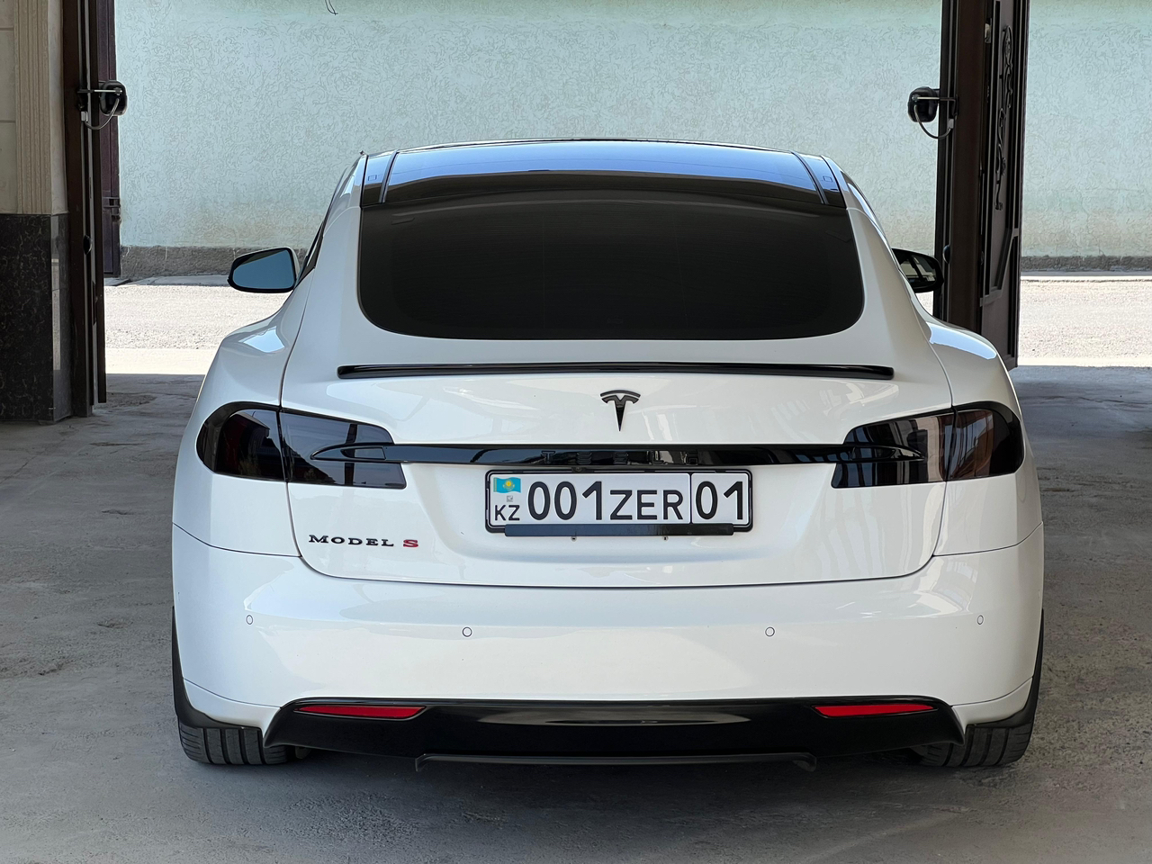 Tesla Model S 2016