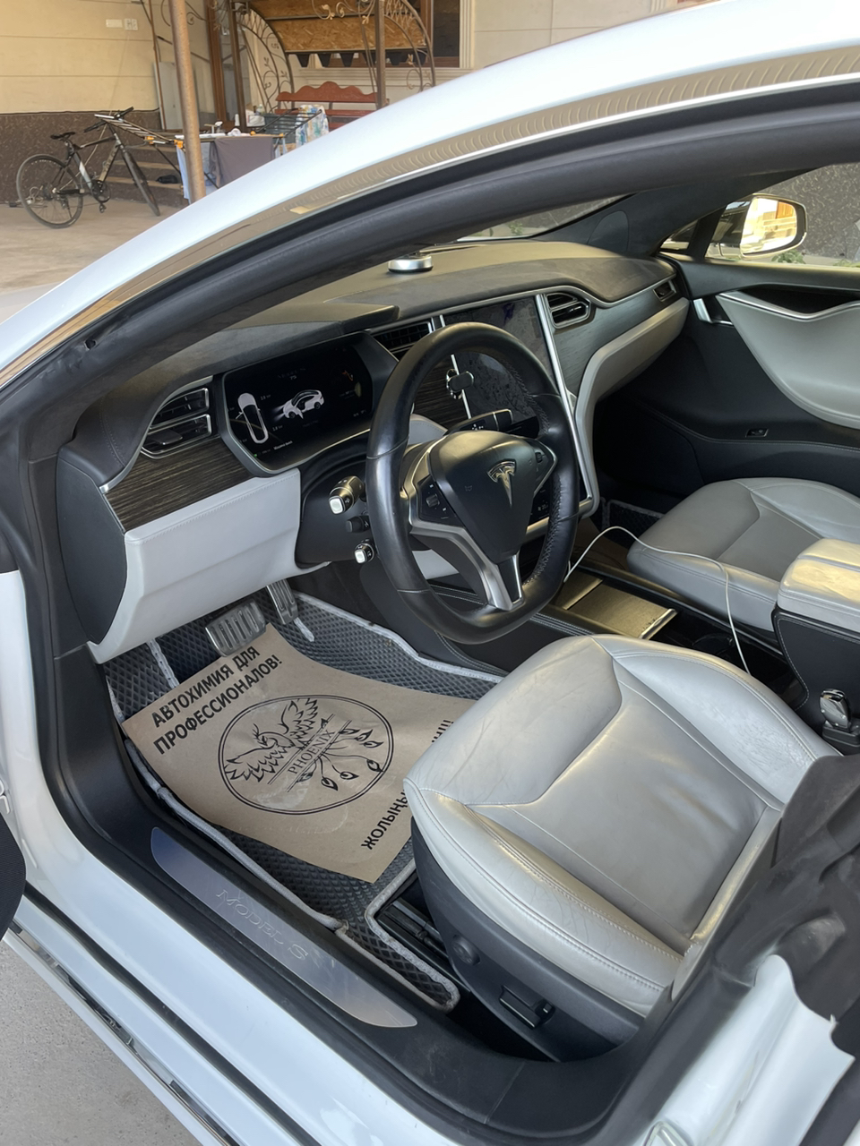 Tesla Model S 2016