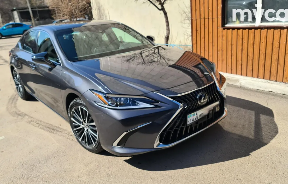 Lexus ES 2022
