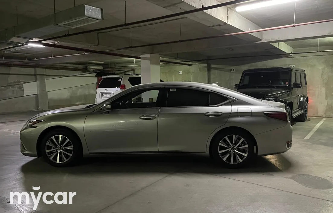 Lexus ES 2019