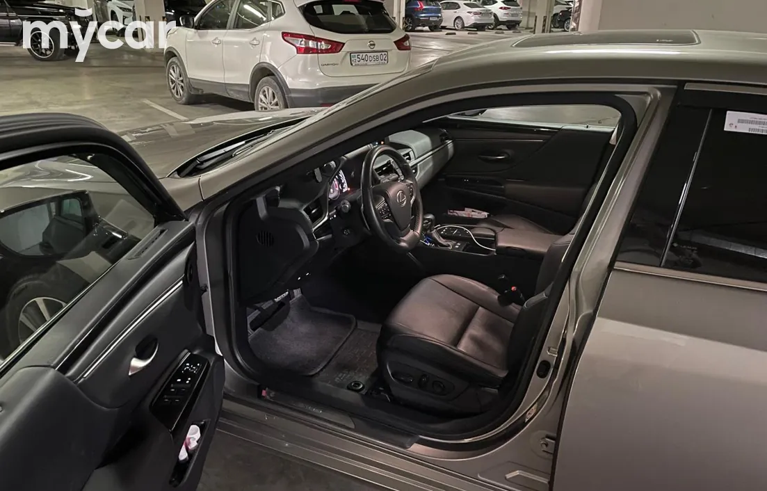Lexus ES 2019
