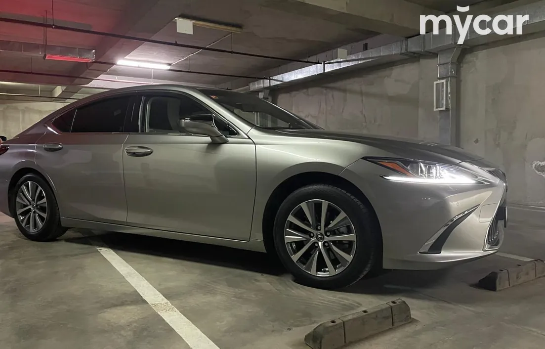 Lexus ES 2019