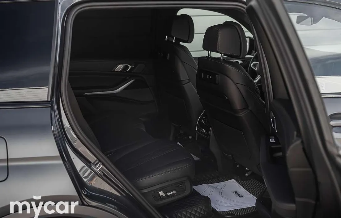 BMW X7 2021