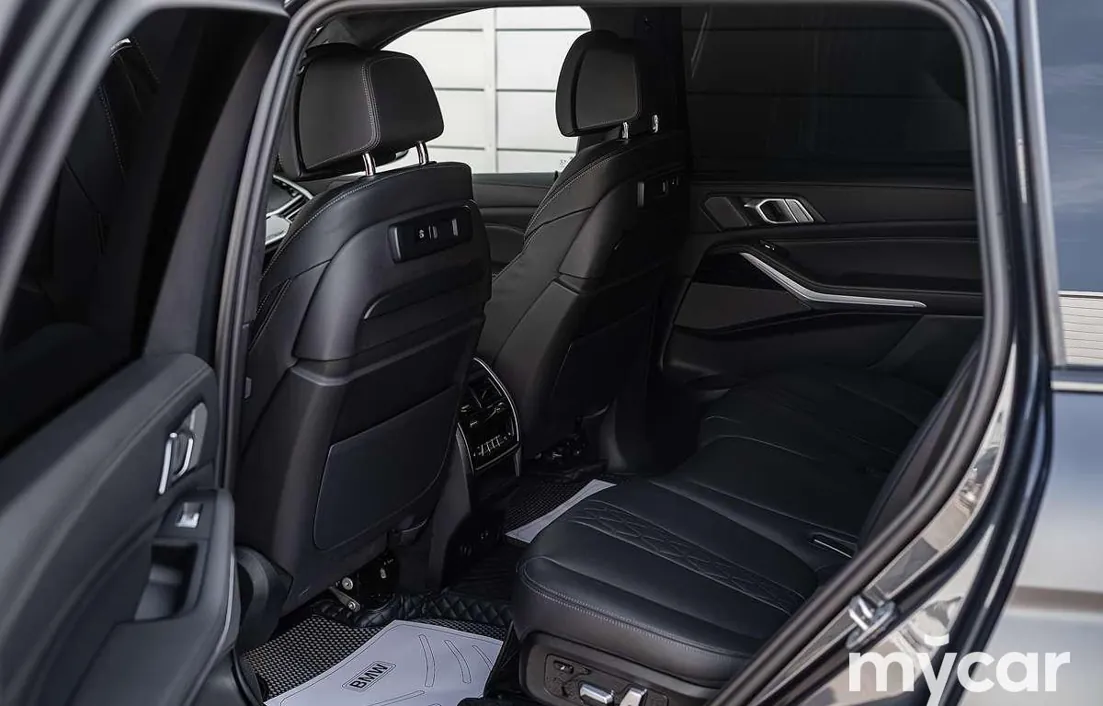 BMW X7 2021