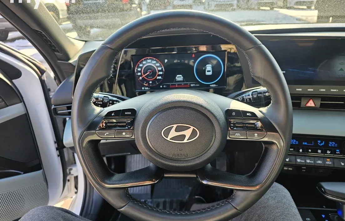 Hyundai Elantra 2024