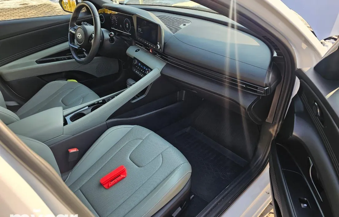 Hyundai Elantra 2024