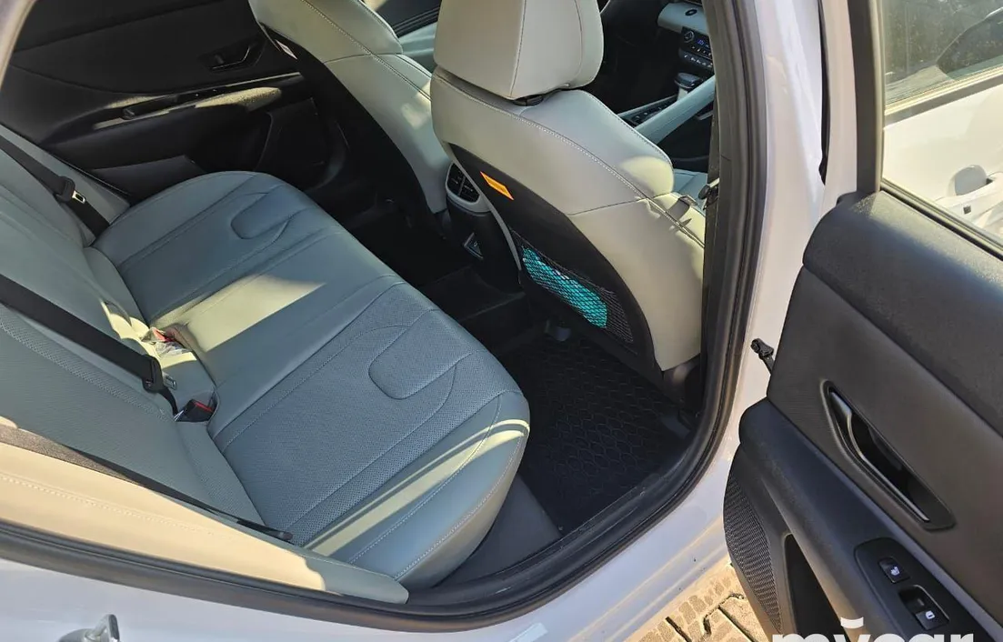 Hyundai Elantra 2024