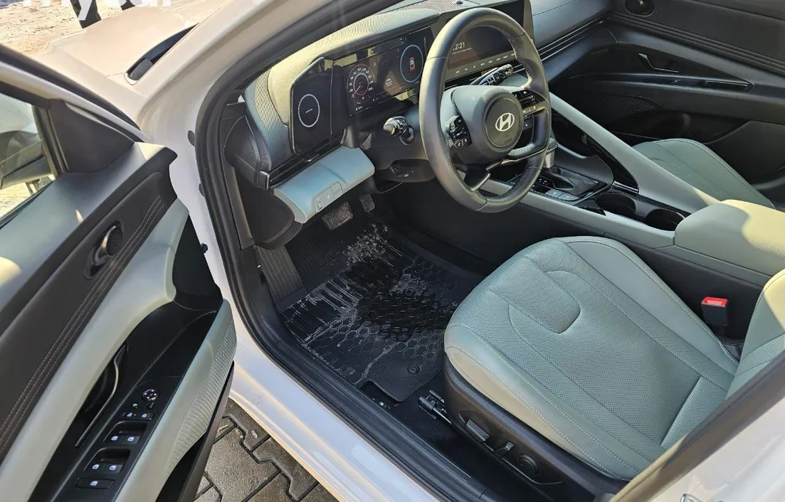 Hyundai Elantra 2024