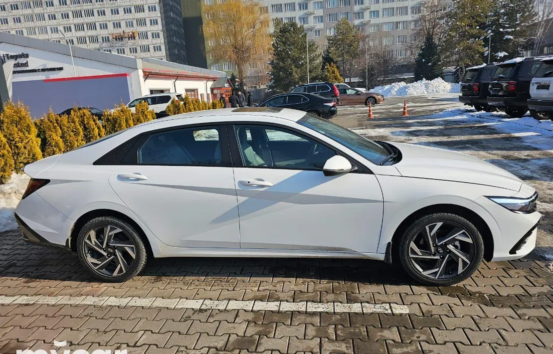 Hyundai Elantra 2024