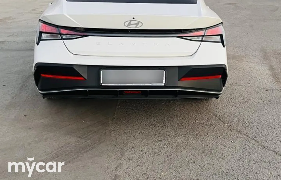 Hyundai Elantra 2024