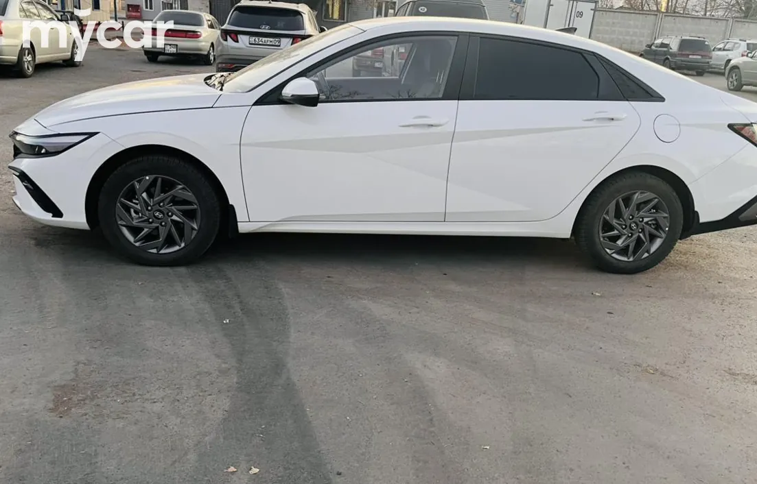 Hyundai Elantra 2024