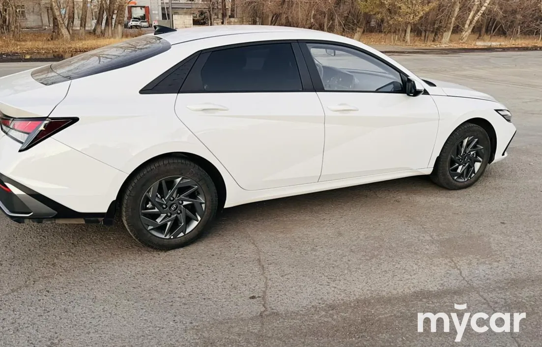 Hyundai Elantra 2024