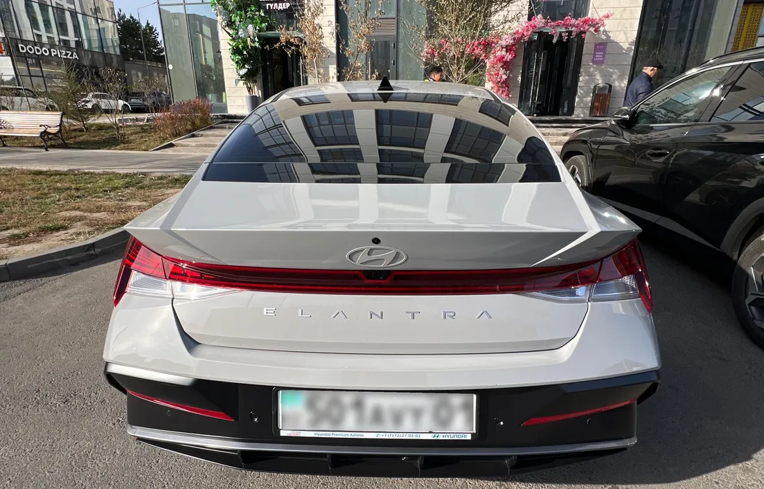 Hyundai Elantra 2025