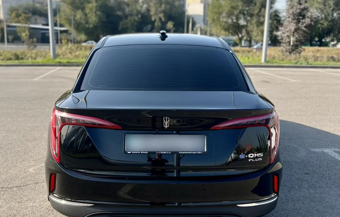 Hongqi E-QM5 2024