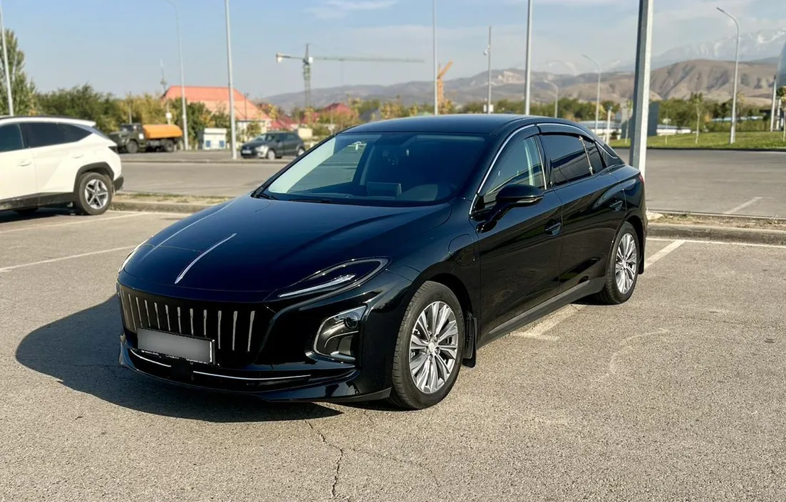 Hongqi E-QM5 2024