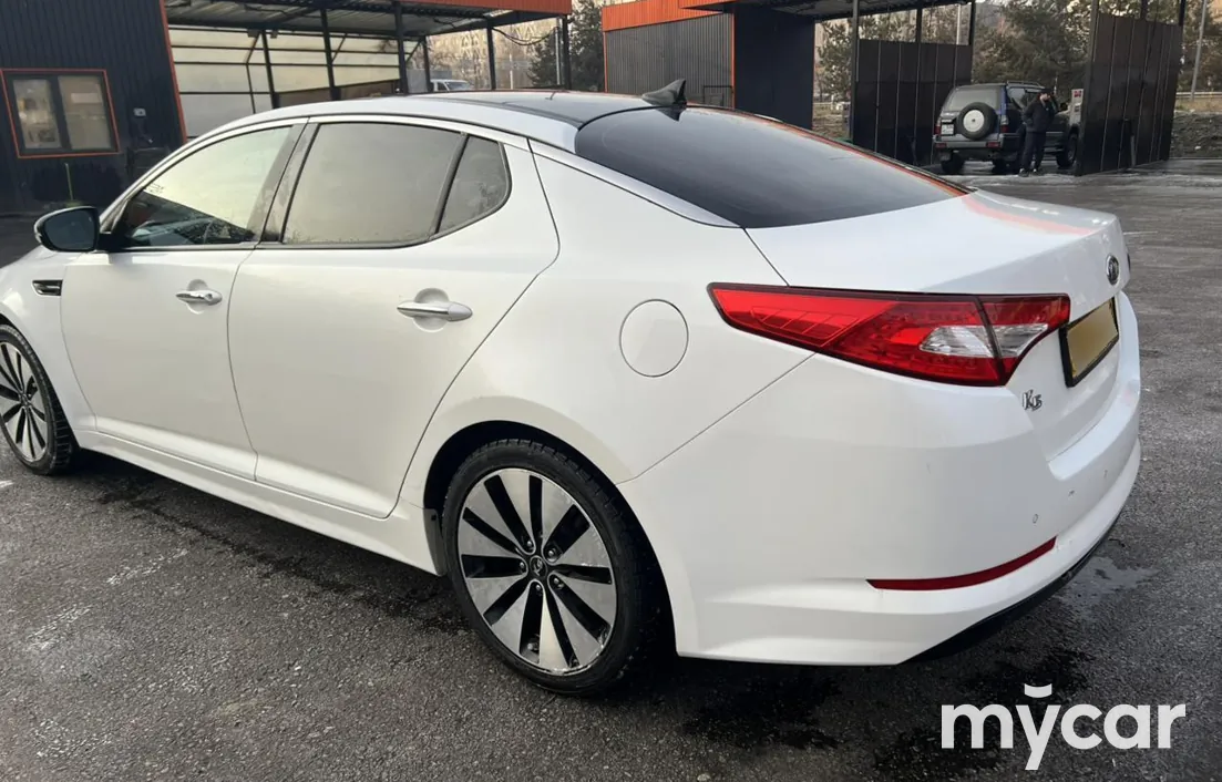 Kia K5 2011