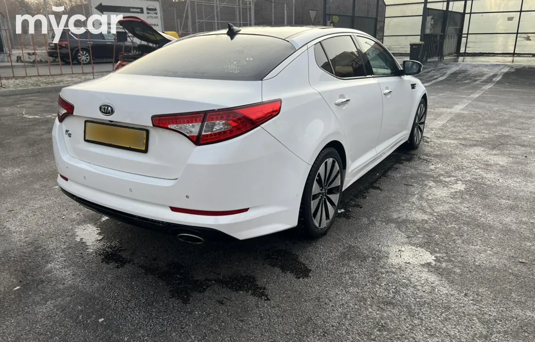 Kia K5 2011