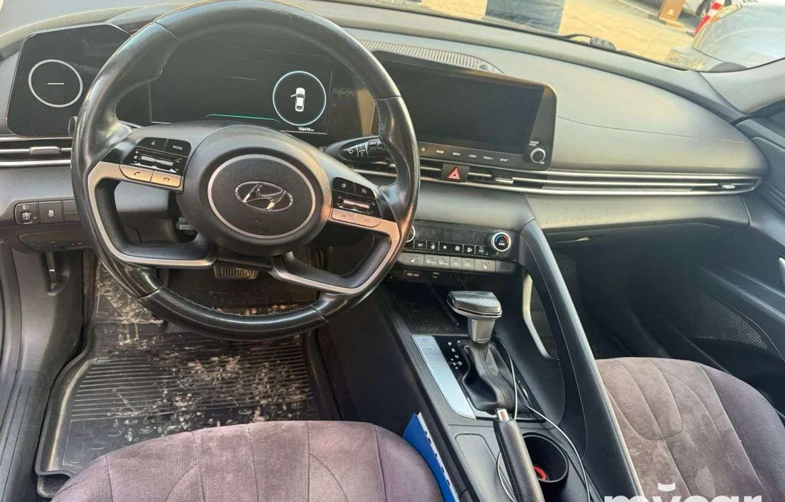 Hyundai Elantra 2022