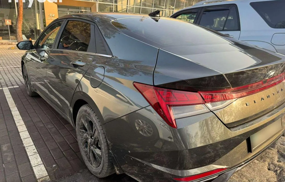 Hyundai Elantra 2022