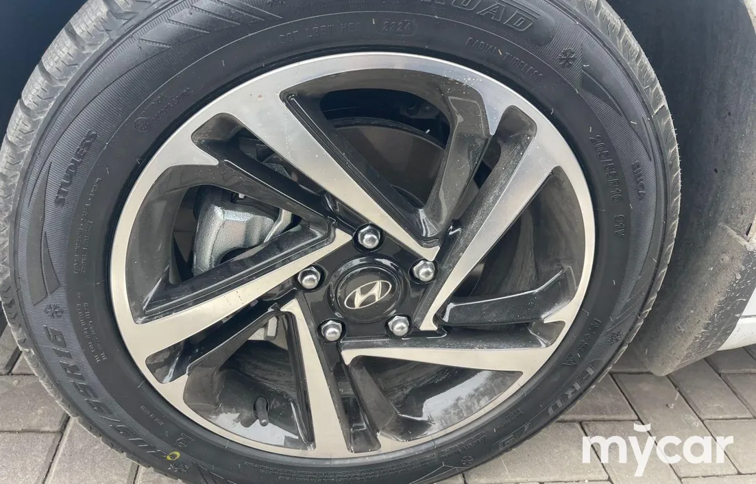 Hyundai Elantra 2024