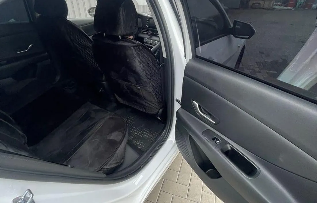 Hyundai Elantra 2024