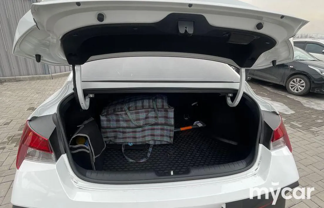 Hyundai Elantra 2024