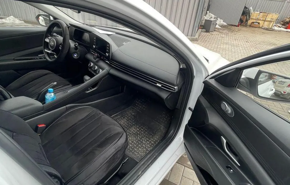 Hyundai Elantra 2024