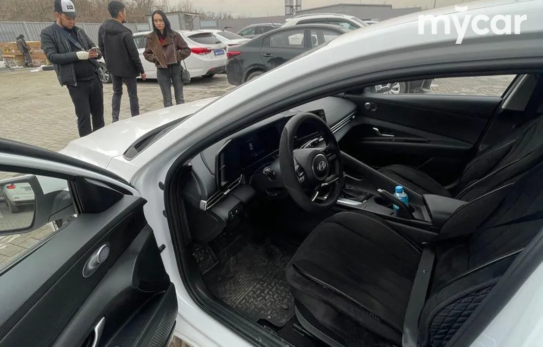 Hyundai Elantra 2024