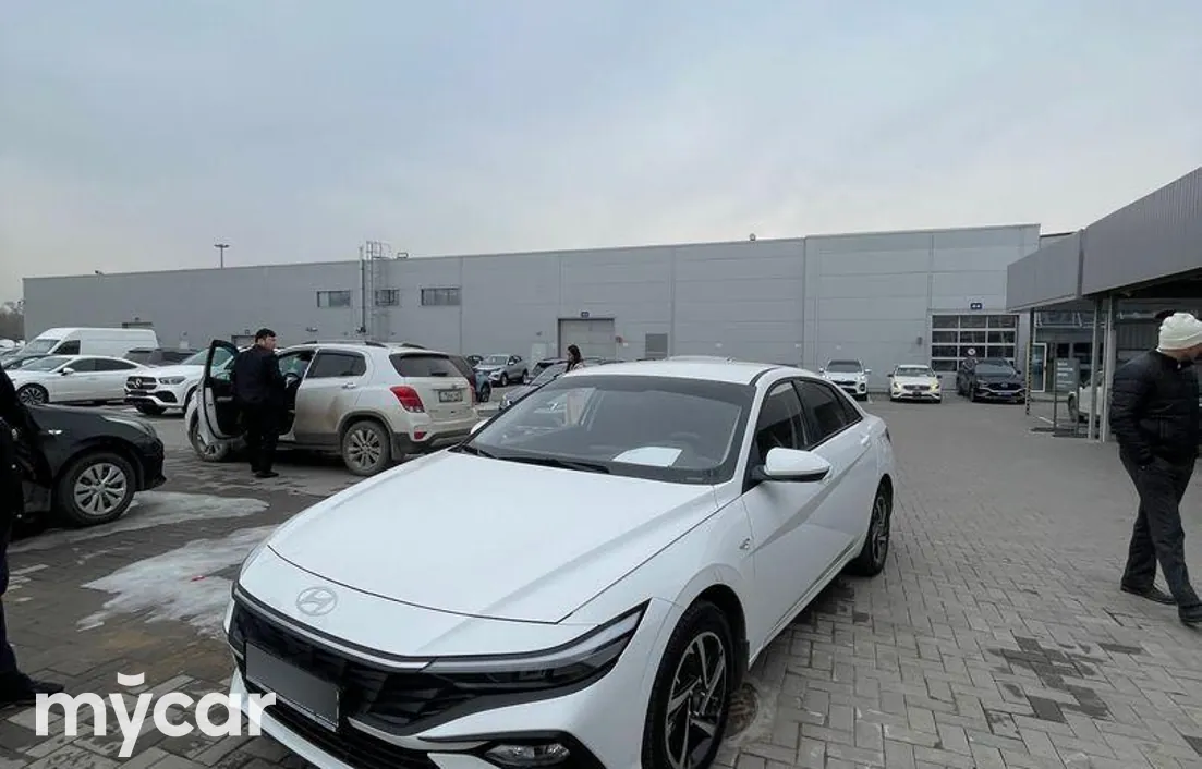 Hyundai Elantra 2024