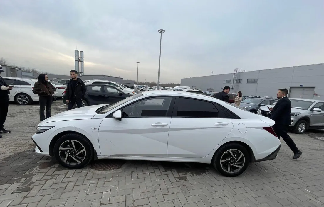 Hyundai Elantra 2024