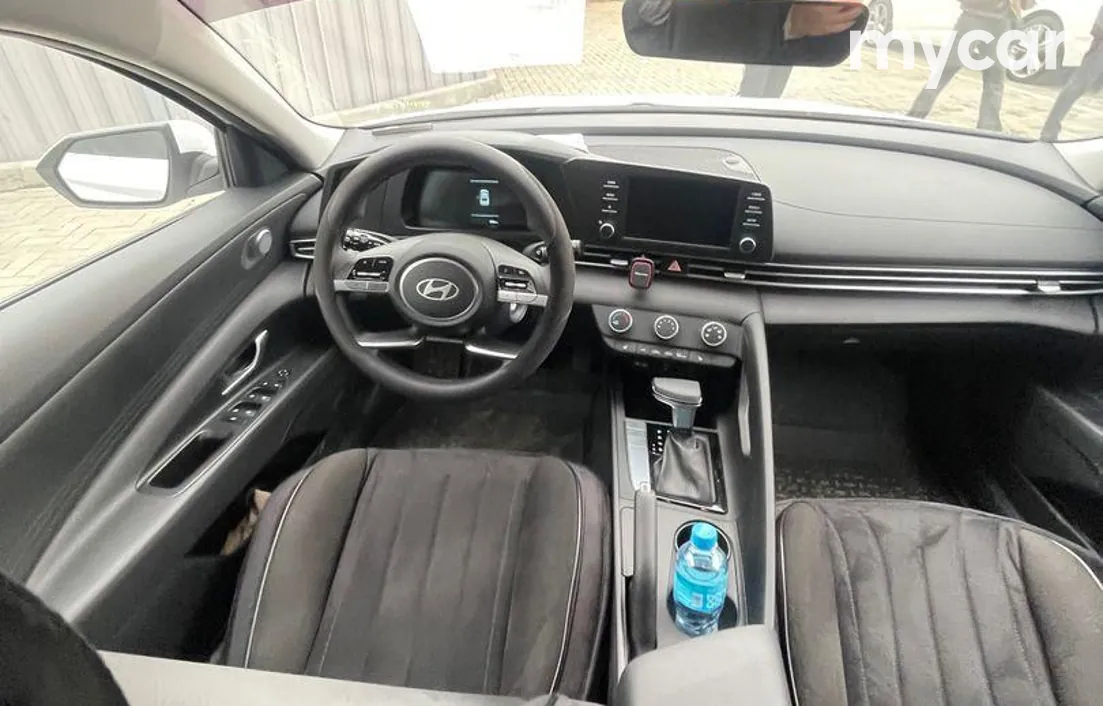 Hyundai Elantra 2024