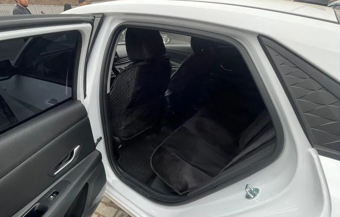 Hyundai Elantra 2024