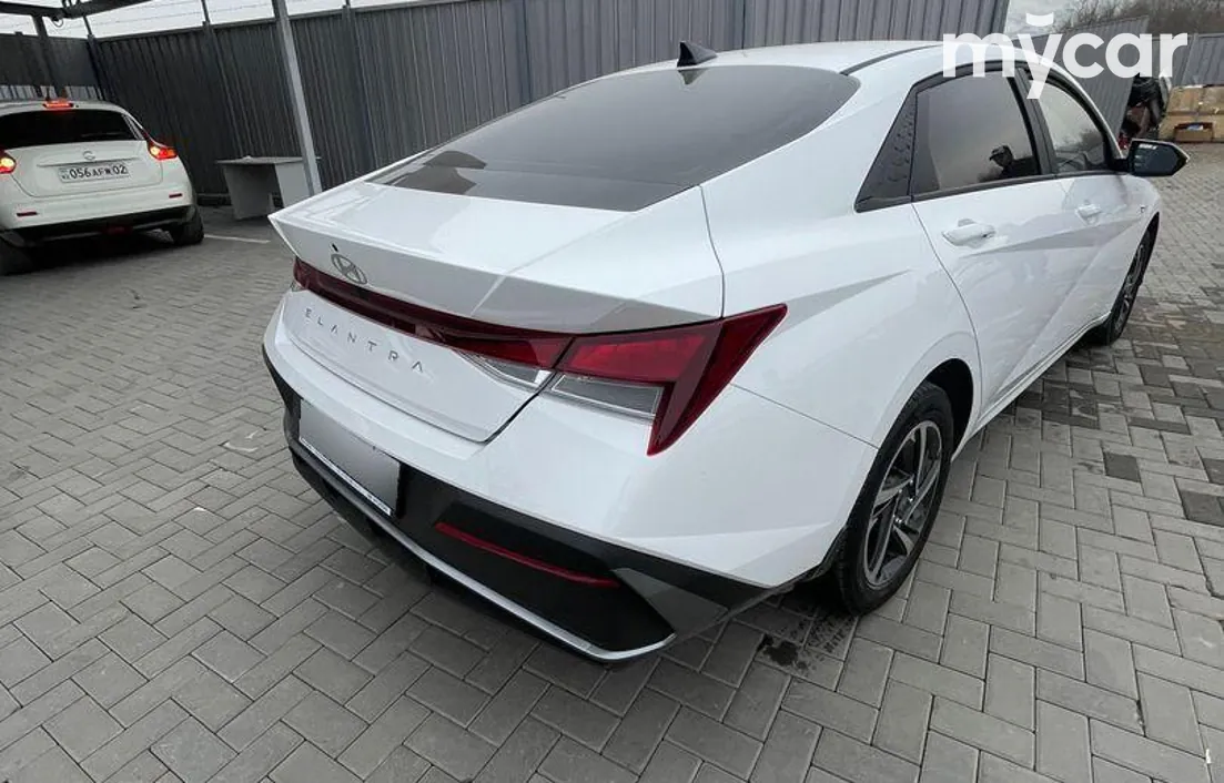 Hyundai Elantra 2024
