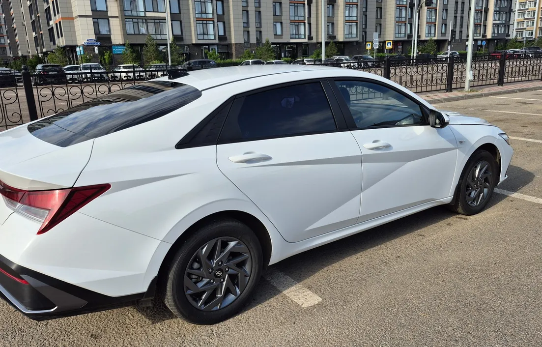 Hyundai Elantra 2024
