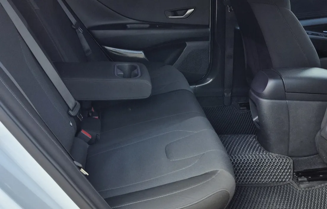 Hyundai Elantra 2024