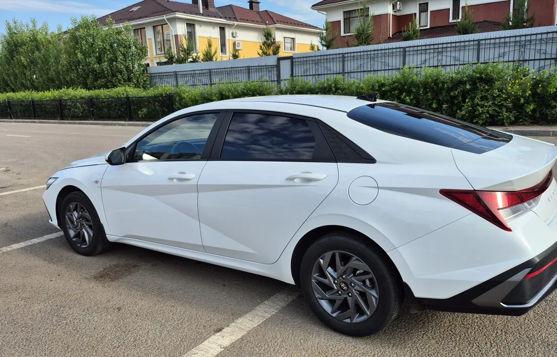 Hyundai Elantra 2024