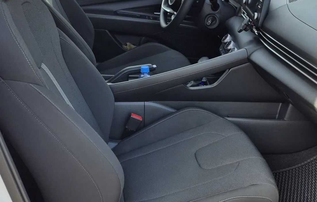 Hyundai Elantra 2024