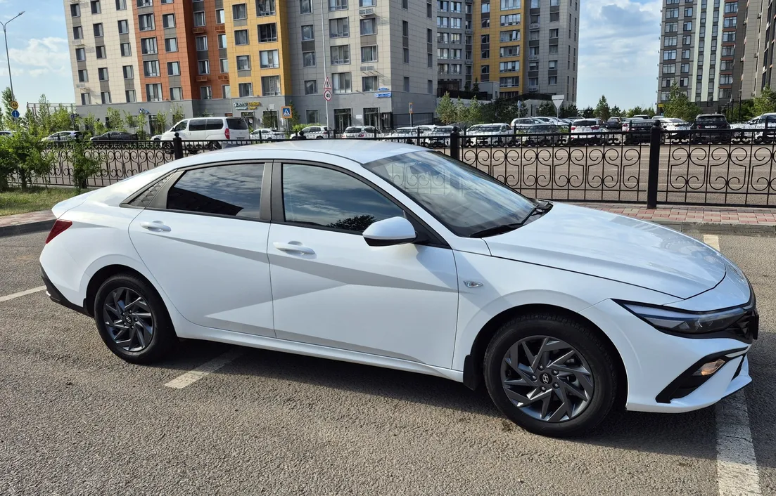 Hyundai Elantra 2024