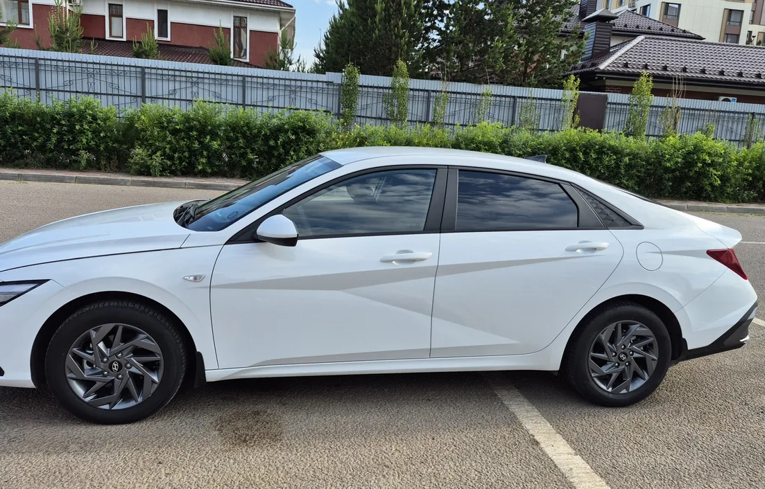 Hyundai Elantra 2024