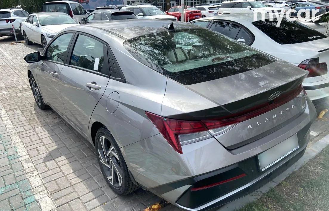 Hyundai Elantra 2023