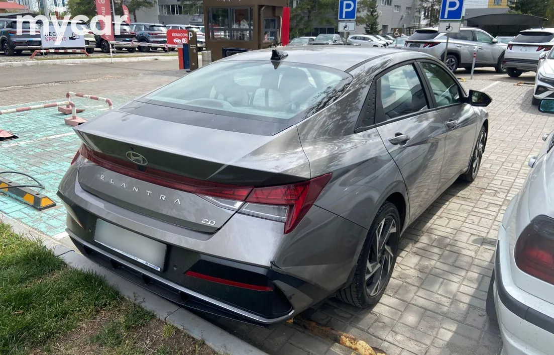 Hyundai Elantra 2023
