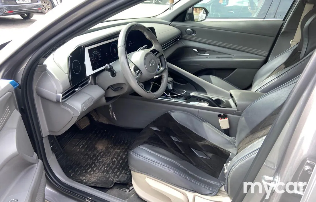 Hyundai Elantra 2023