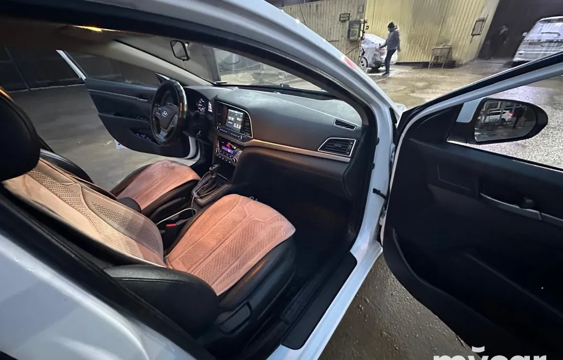 Hyundai Avante 2016