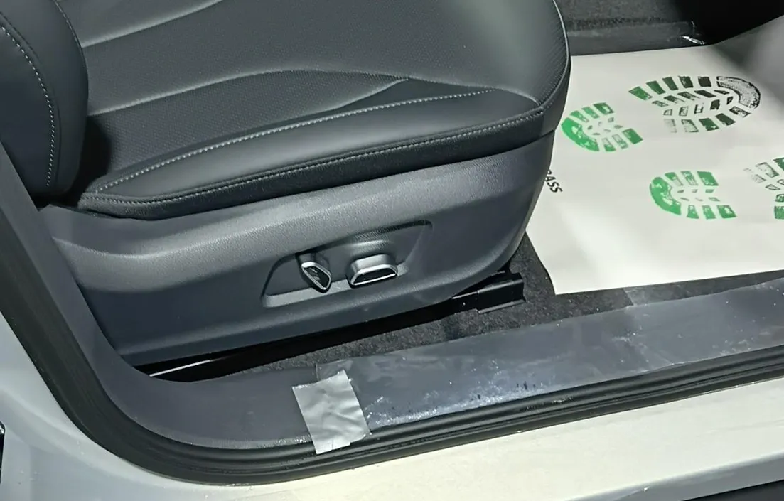 Hongqi E-QM5 2024