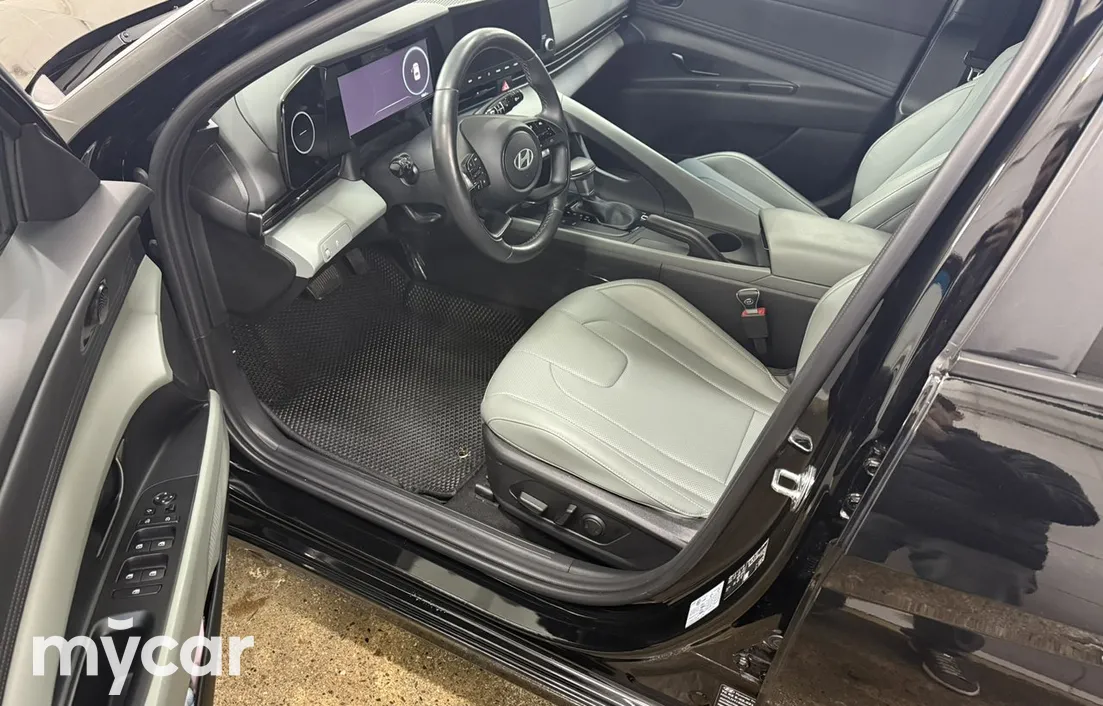 Hyundai Elantra 2024