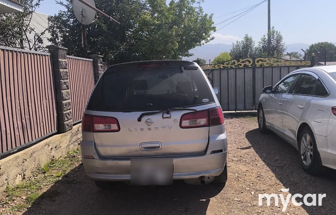 Nissan Liberty 2002