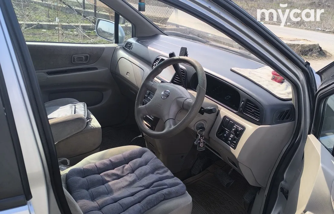 Nissan Liberty 2002