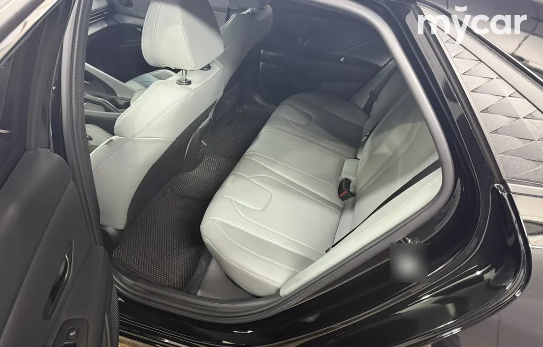 Hyundai Elantra 2024