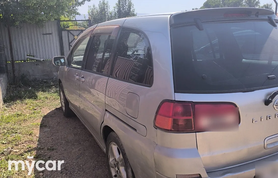 Nissan Liberty 2002