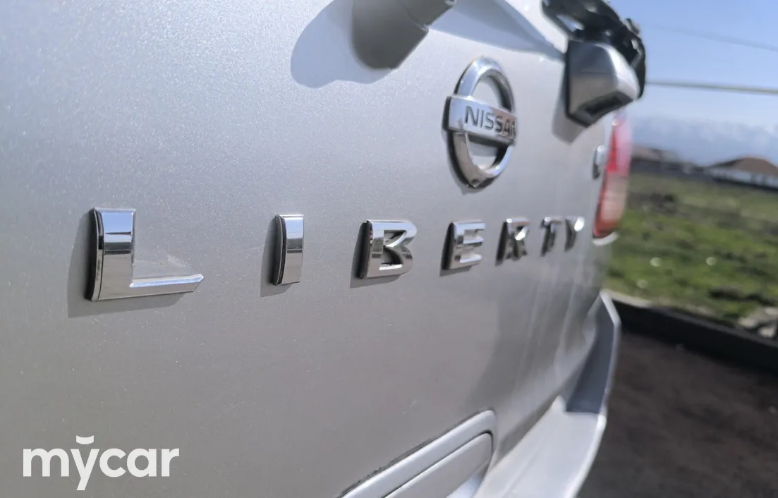 Nissan Liberty 2002